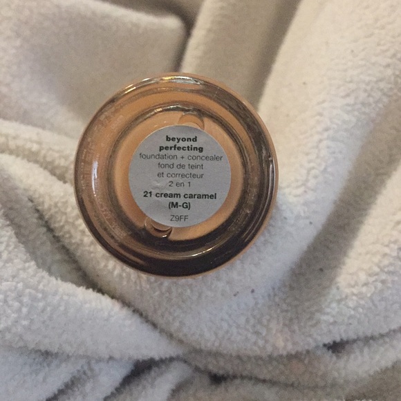 Clinique beyond perfecting foundation + concealer - Picture 3 of 5